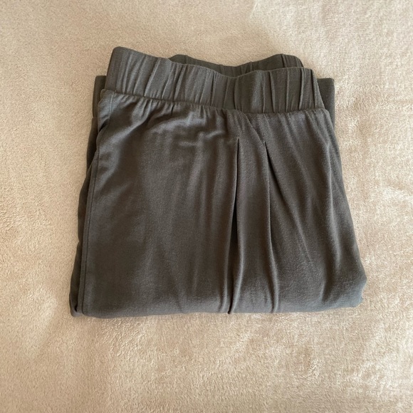 Forever 21 Plus Lightweight Comfort Jogger Pants - Size 2X - Picture 14 of 15